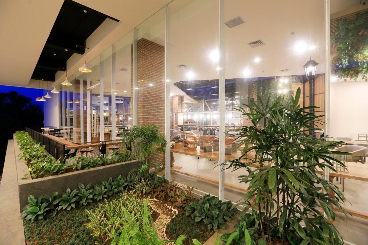 Luminor Hotel Purwokerto By Wh Екстер'єр фото