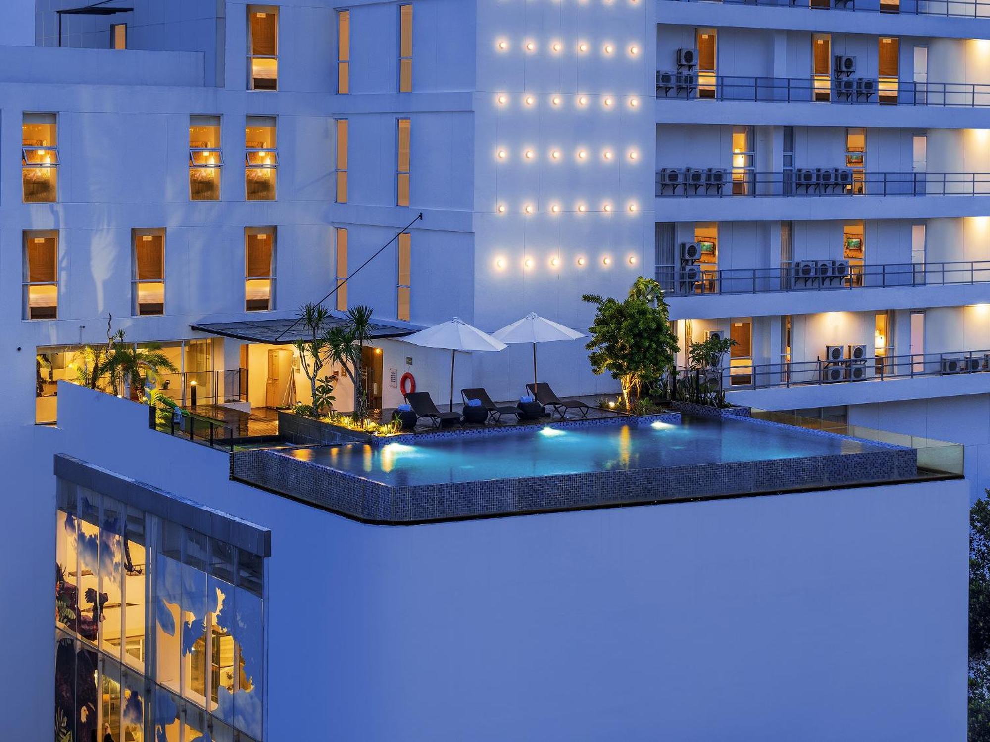 Luminor Hotel Purwokerto By Wh Екстер'єр фото